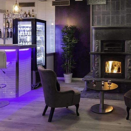 Hotell Restaurang Naemforsen Nasaker Экстерьер фото